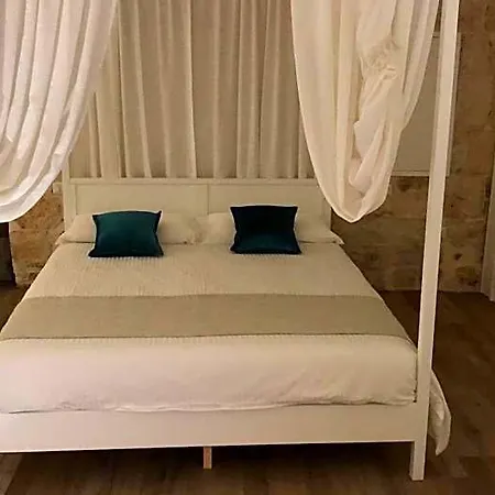 Aurelia Bed & Breakfast 3*